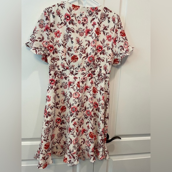 NSR women’s spring or summer floral dress. Above the knee. Zipper in back. - Picture 2 of 4
